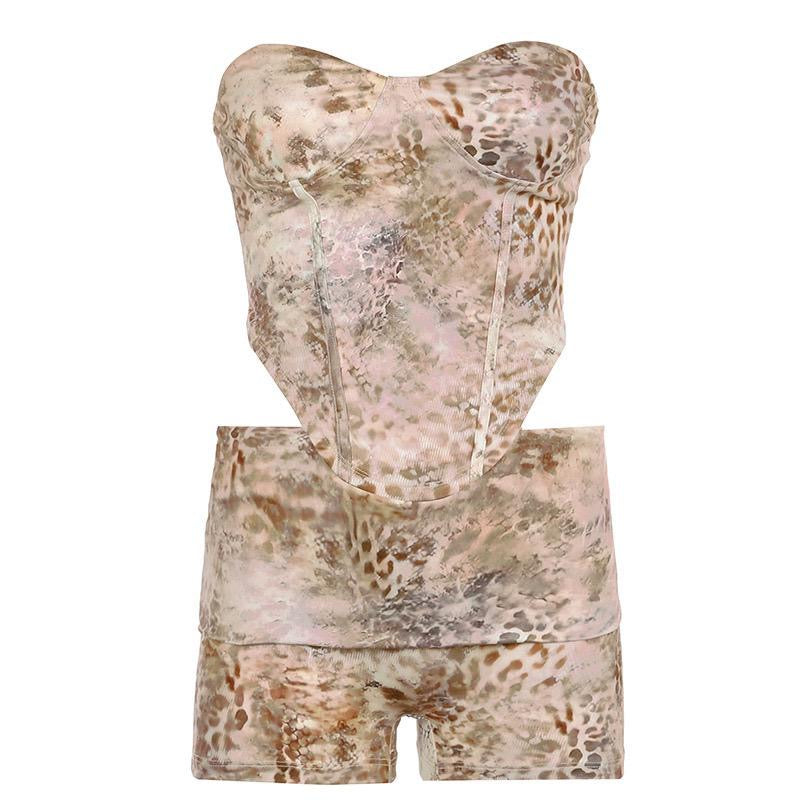 SOUTHWEST UNLIMITED Yessra two-piece outfit featuring a stylish top and matching bottoms in a vibrant pattern.
