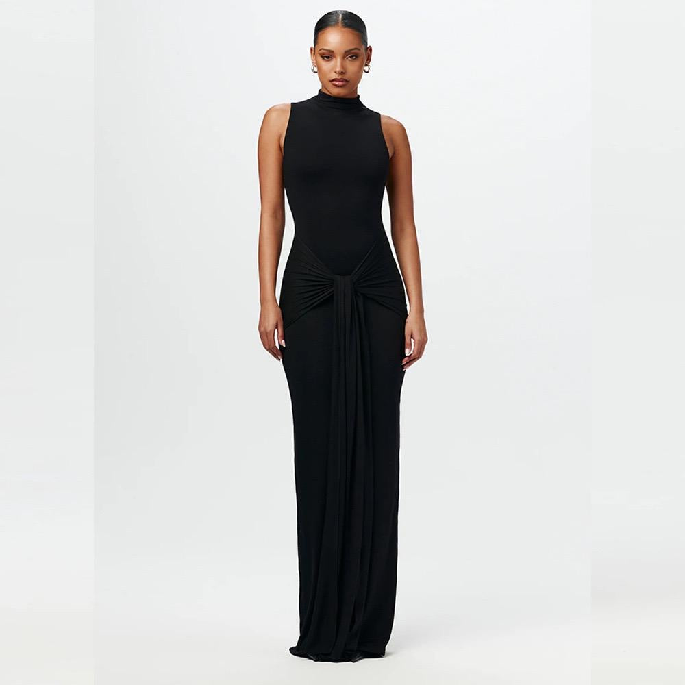 Elite Dress: Sleek Mock Neck Black Maxi with Draped Knot Detail Zwart / S