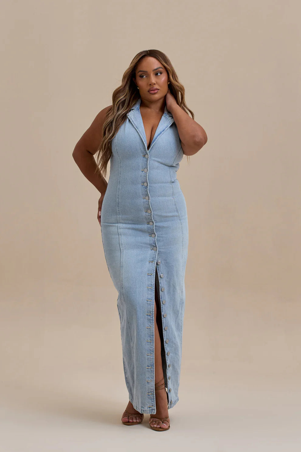 Denim Rush Maxi Dress: Halter Neck, Light-Wash, Figure-Sculpting Denim M